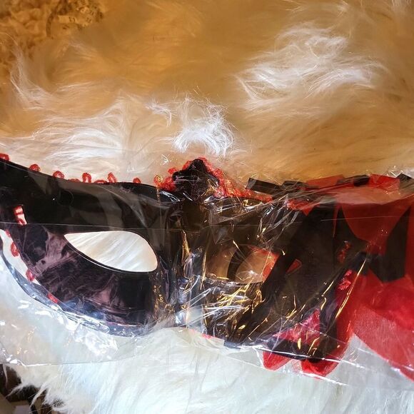 A mask, red and black,brand new! - Picture 2 of 4